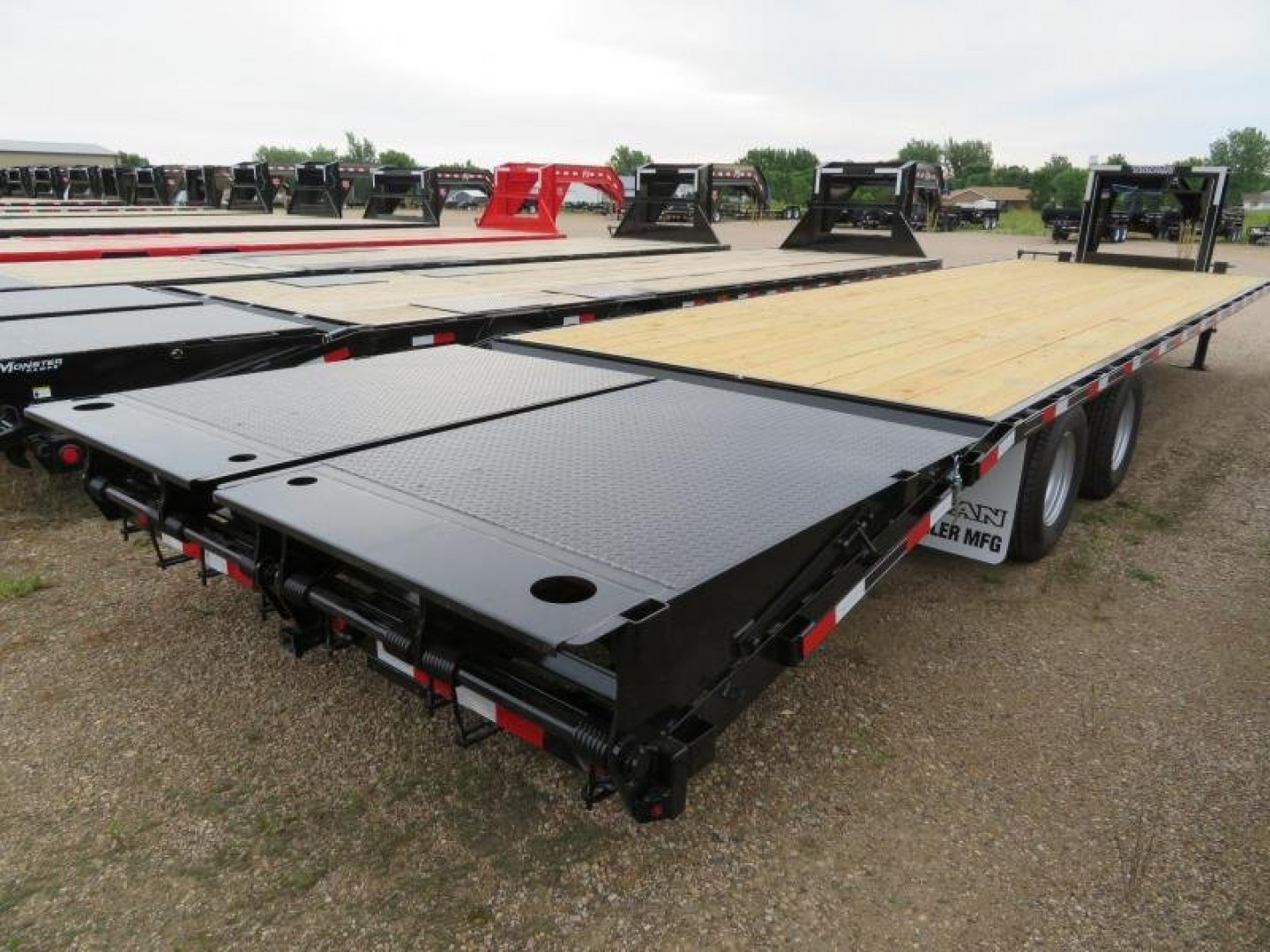 New Titan 28 Tandem Dual GN Trailer w/ Wide Glide Tail