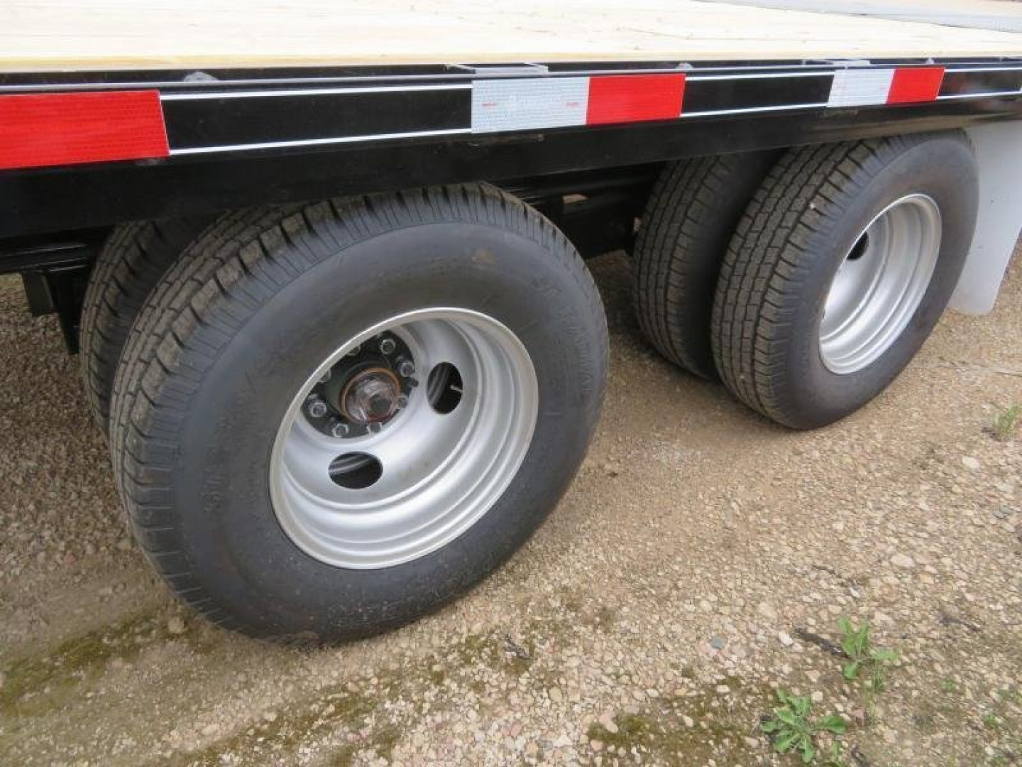 New Titan 28 Tandem Dual GN Trailer w/ Wide Glide Tail