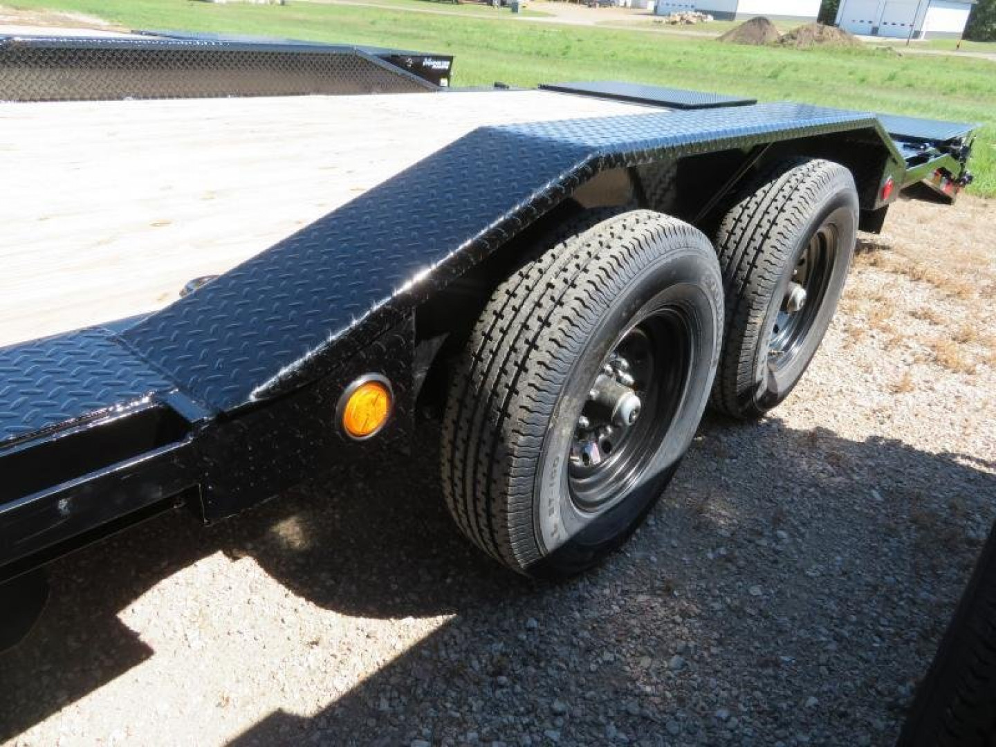 New PJ Trailers 28 Drive-Over Fender GN B8 Trailer