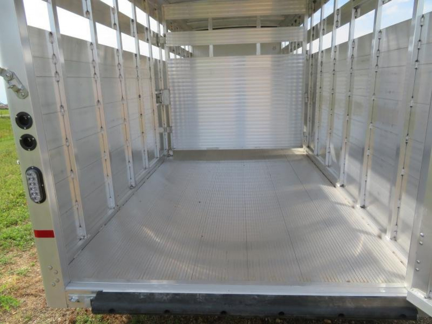 New 2024 Sundowner Trailers Rancher 24 GN TR / Stock Combo Trailer