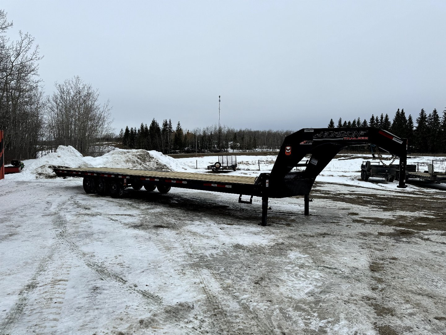 New 2025 HORIZON TRAILERS FTZ 102''X 36' LOW-PRO GOOSE W/Slide in Ramps 25500LB GVW Flatbed Trailer