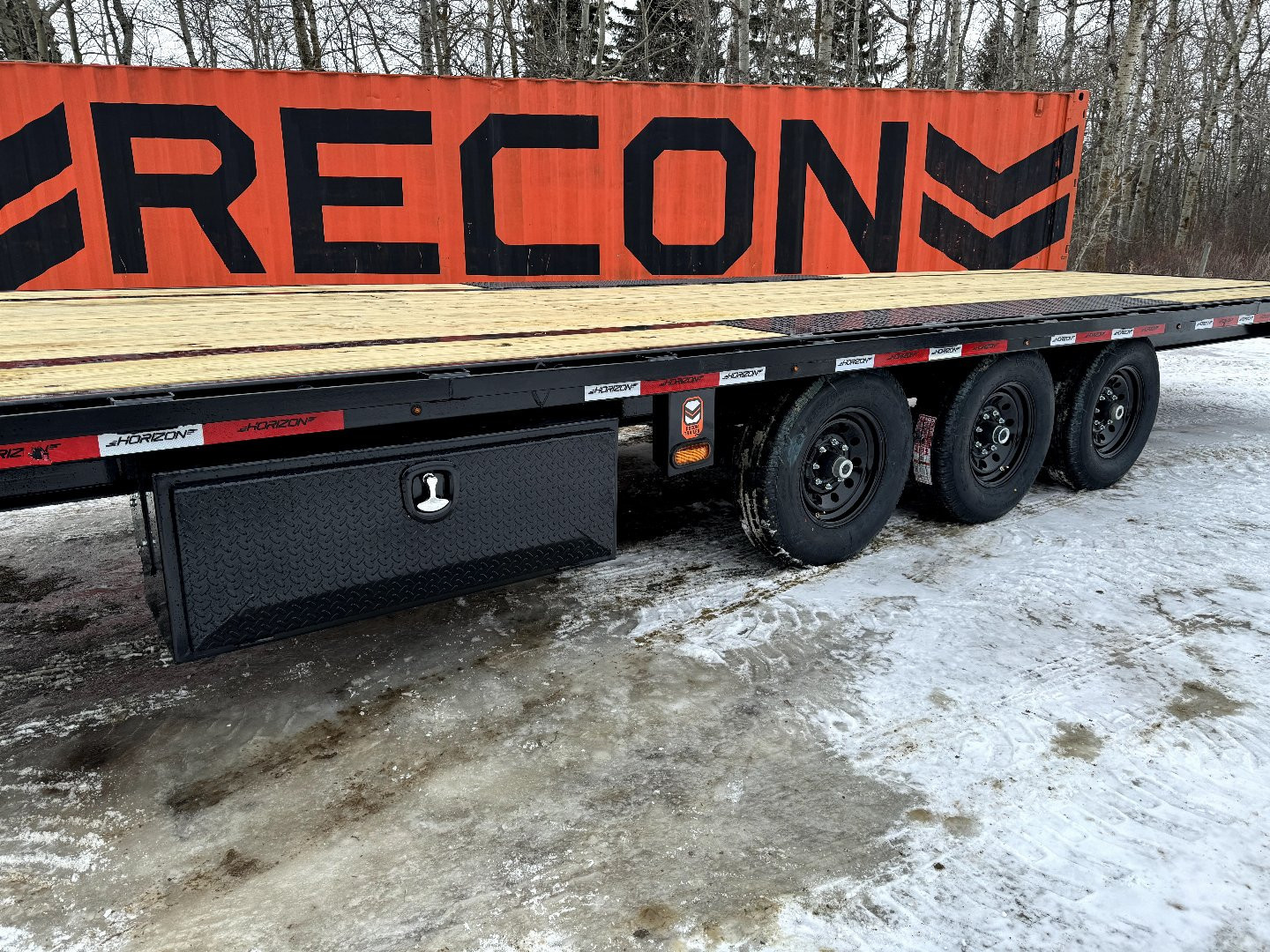 New 2025 HORIZON TRAILERS FTZ 102''X 36' LOW-PRO GOOSE W/Slide in Ramps 25500LB GVW Flatbed Trailer