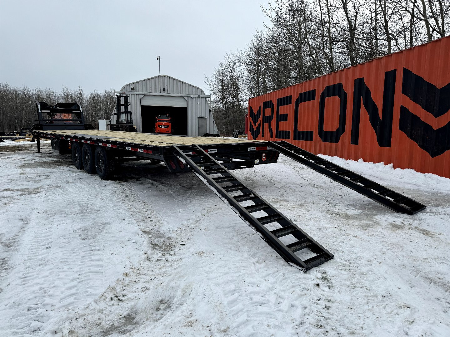 New 2025 HORIZON TRAILERS FTZ 102''X 36' LOW-PRO GOOSE W/Slide in Ramps 25500LB GVW Flatbed Trailer