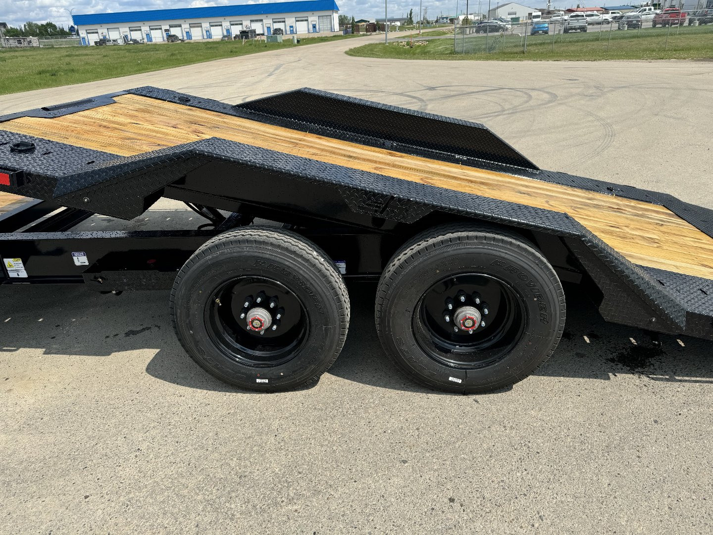 New 2025 Horizon Trailers HET 102''X22' Tiltdeck Trailer w/DriveOver Fenders 2-10k Torsion oil Bath axles