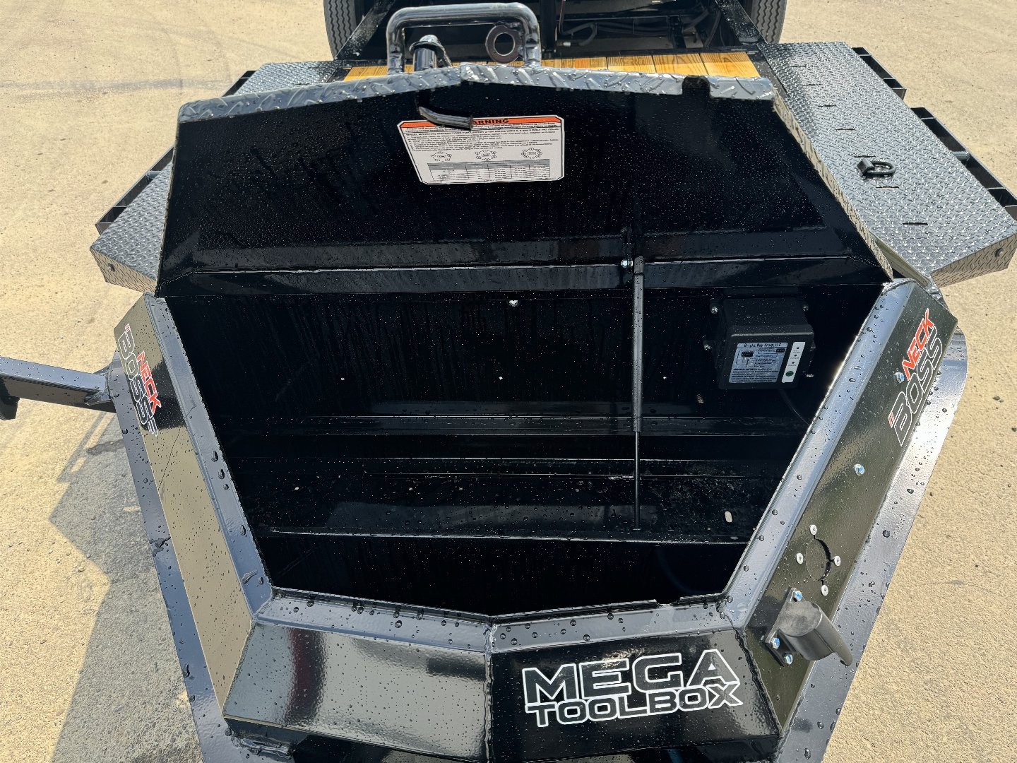 New 2025 Horizon Trailers HET 102''X22' Tiltdeck Trailer w/DriveOver Fenders 2-10k Torsion oil Bath axles