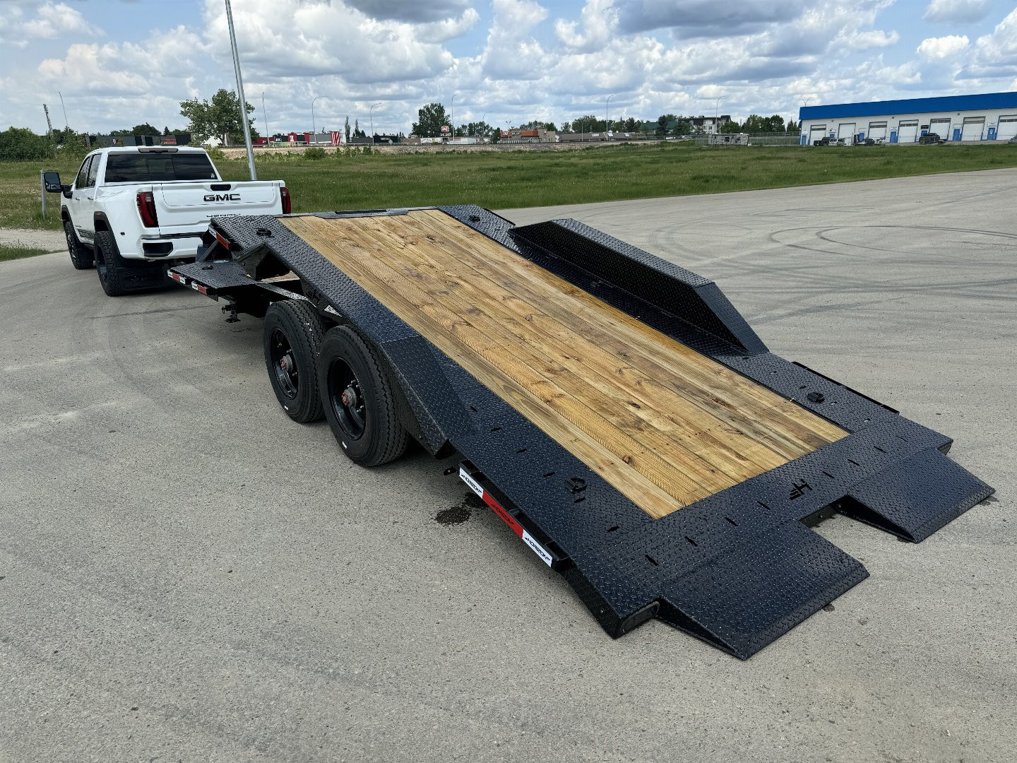 New 2025 Horizon Trailers HET 102''X22' Tiltdeck Trailer w/DriveOver Fenders 2-10k Torsion oil Bath axles