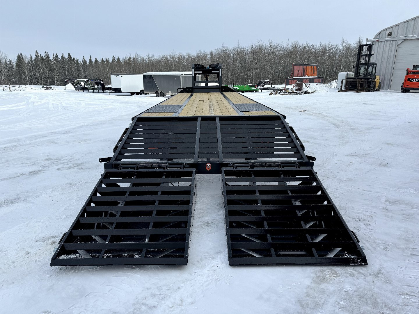 New 2025 HORIZON TRAILERS 102''X 30' LOW-PRO GOOSE W/ MOUNTAIN RAMPS 22400LB GVW