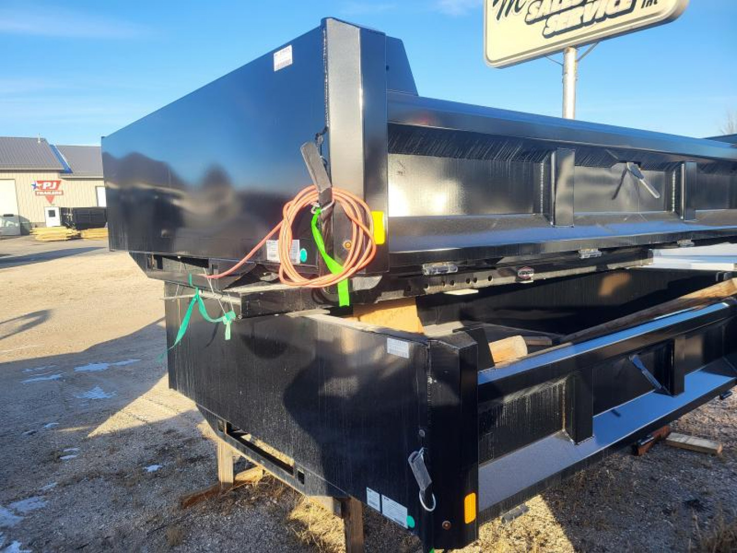 New 2025 CM Truck Beds DB-RTB DUMP 11' FDS W/ HOIST