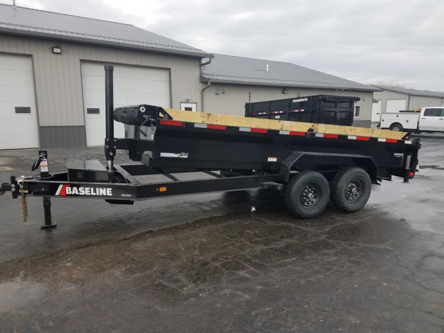New 2025 Diamond C Trailers HDU207 16X82