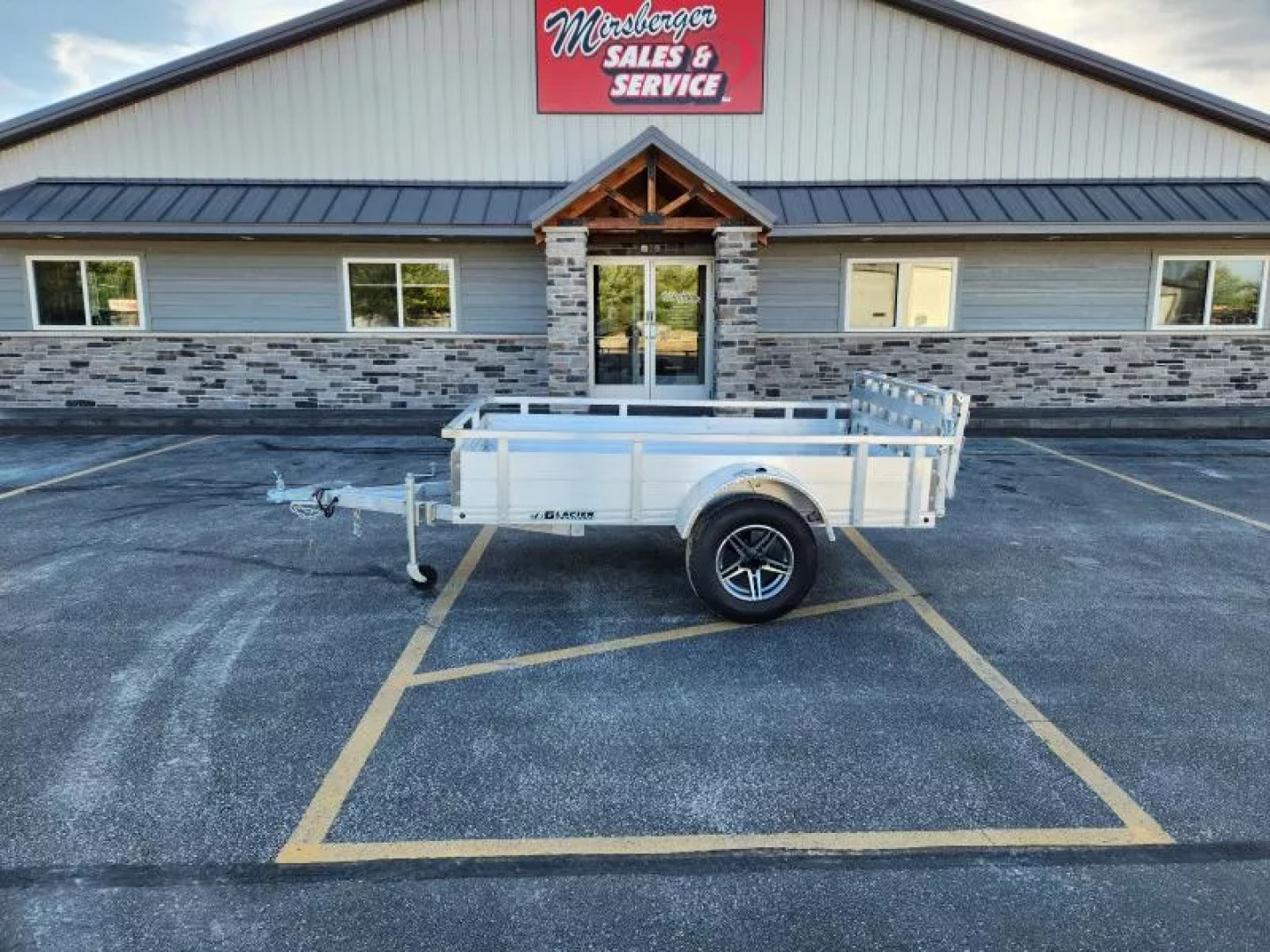 New 2024 Glacier GT5X8