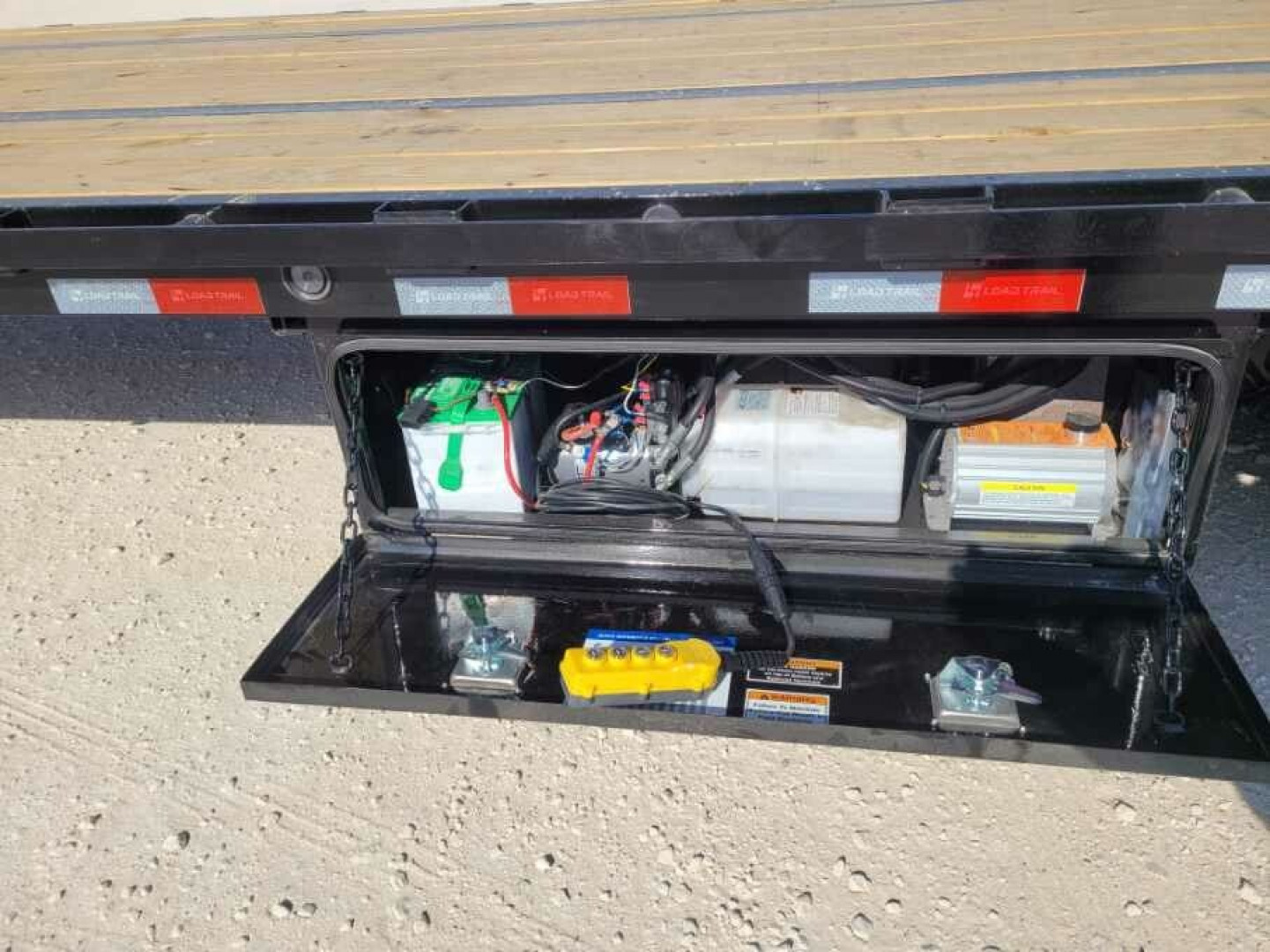 New 2026 LOAD TRAIL 32' 25,900 Gvw Gooseneck w/ Hyd Jacks and 12' Dove Tail