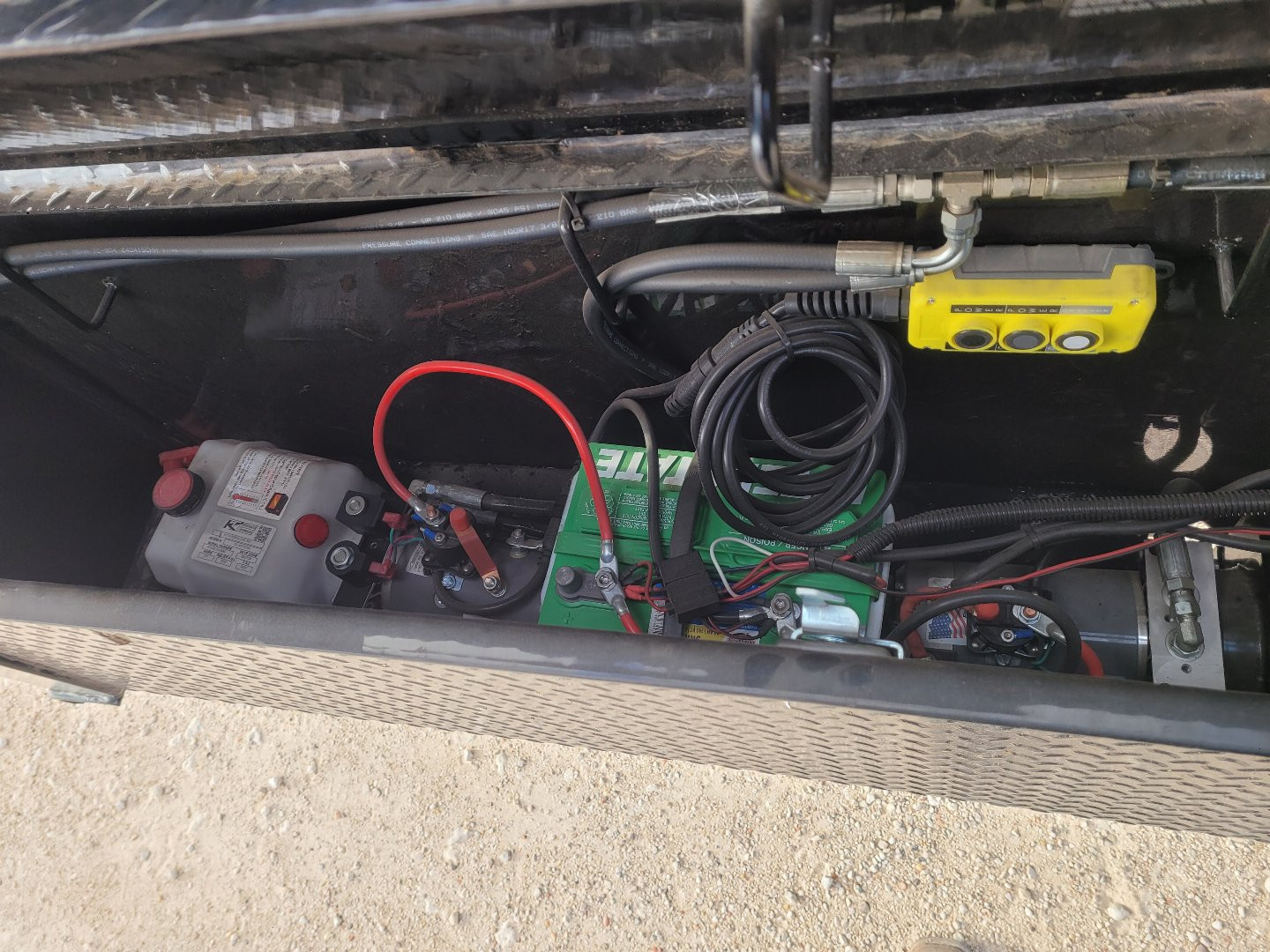 New 2025 Load Trail 16' 20K Gooseneck Dump w/ 48" Sides/ Hydraulic Jacks and Remote