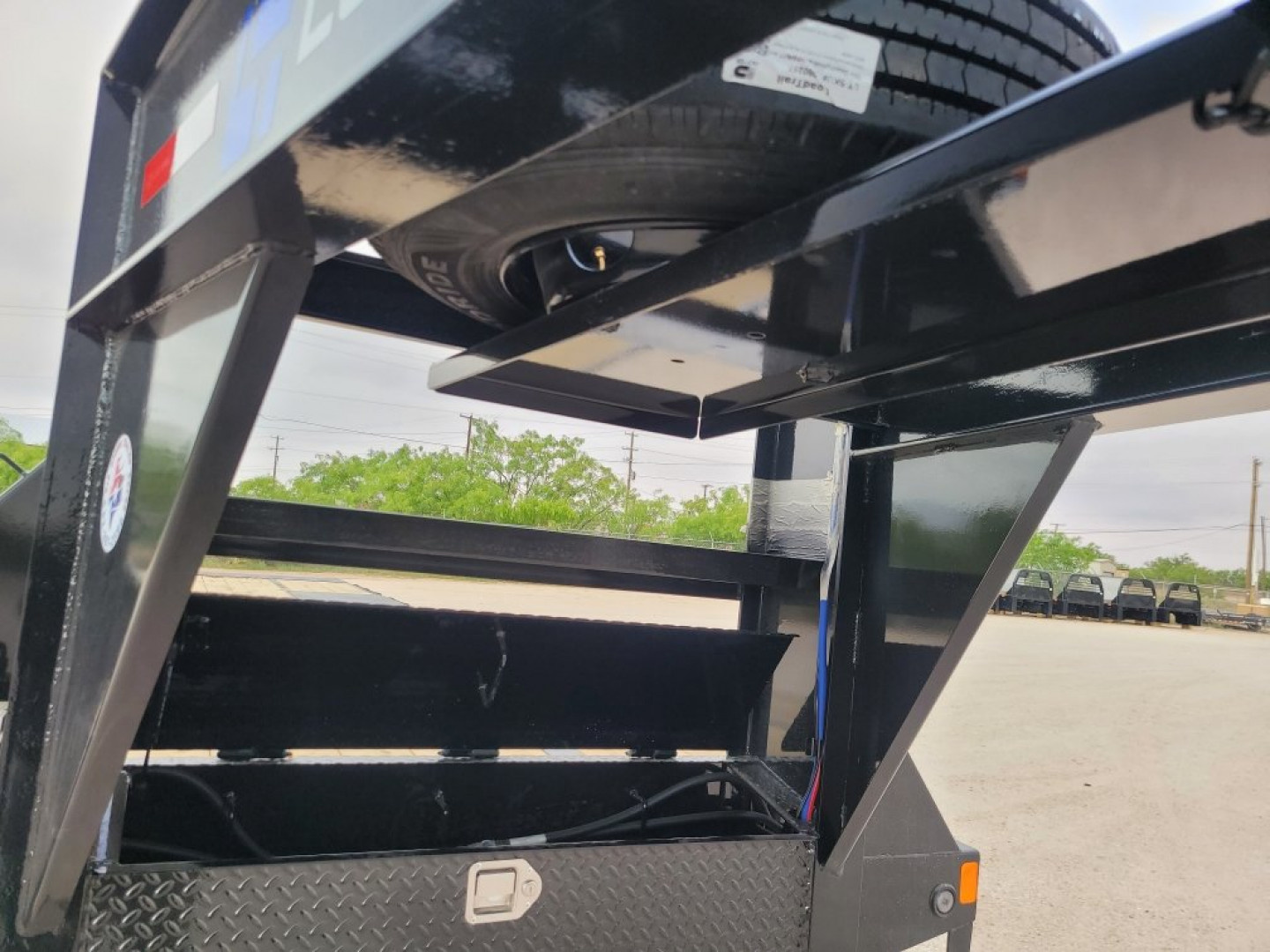 New 2025 Load Trail 32' 30K Gooseneck w/ 12' Hydraulic Dovetail