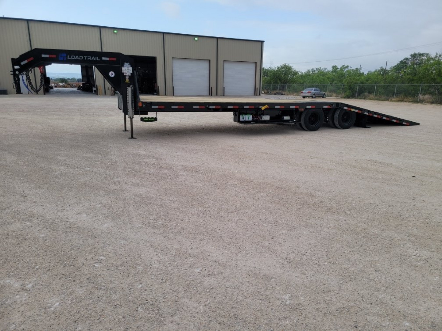 New 2025 Load Trail 32' 30K Gooseneck w/ 12' Hydraulic Dovetail