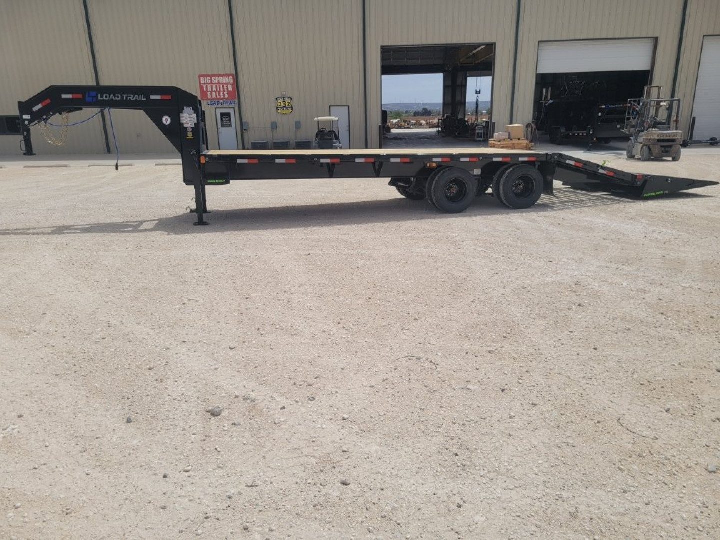 New 2025 Load Trail 25' 24K Gooseneck Trailer w/ Max Ramps