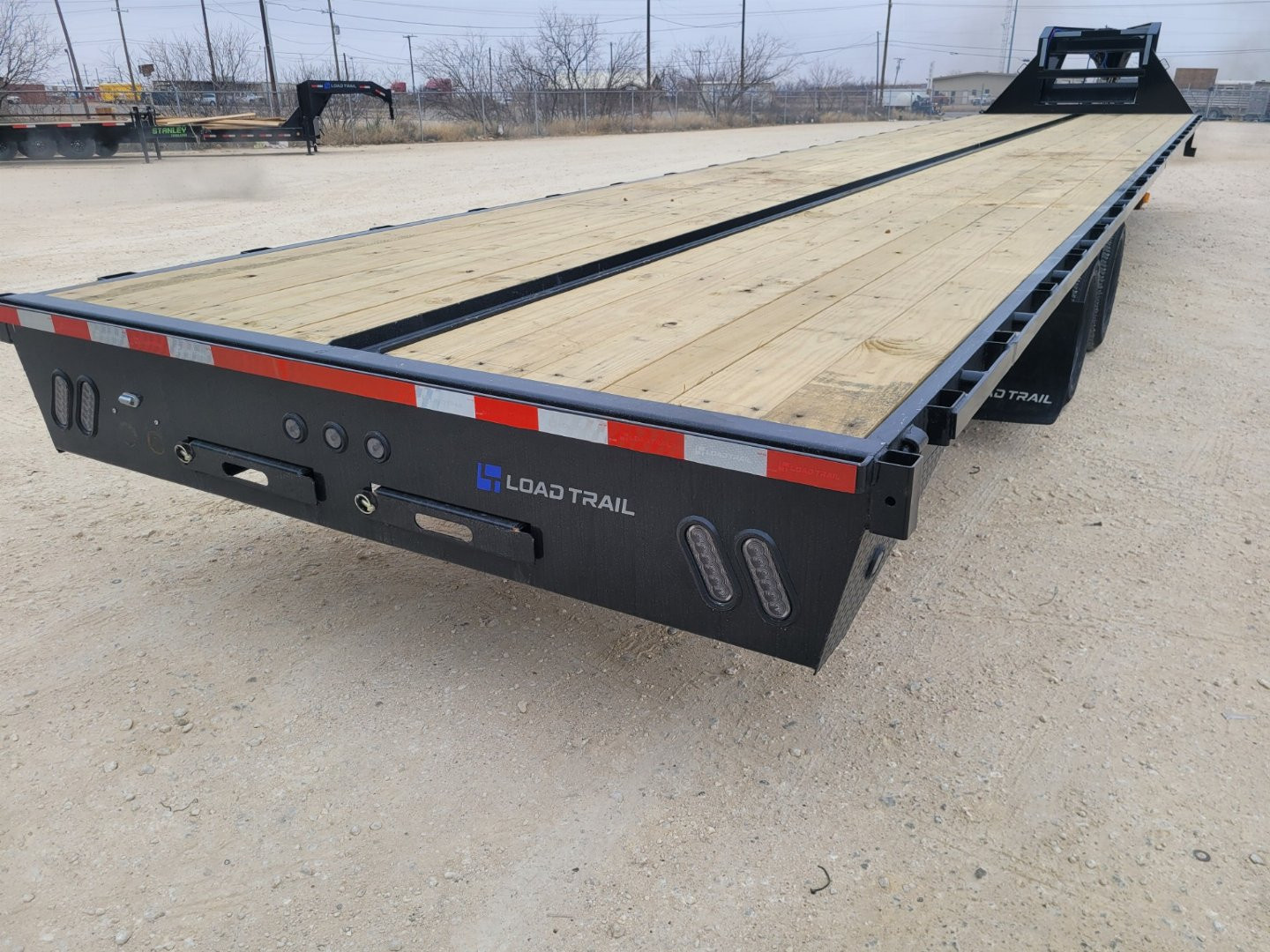 New 2025 Load Trail 40' 25,900 Gvw Gooseneck w/ EOH Disc Brakes