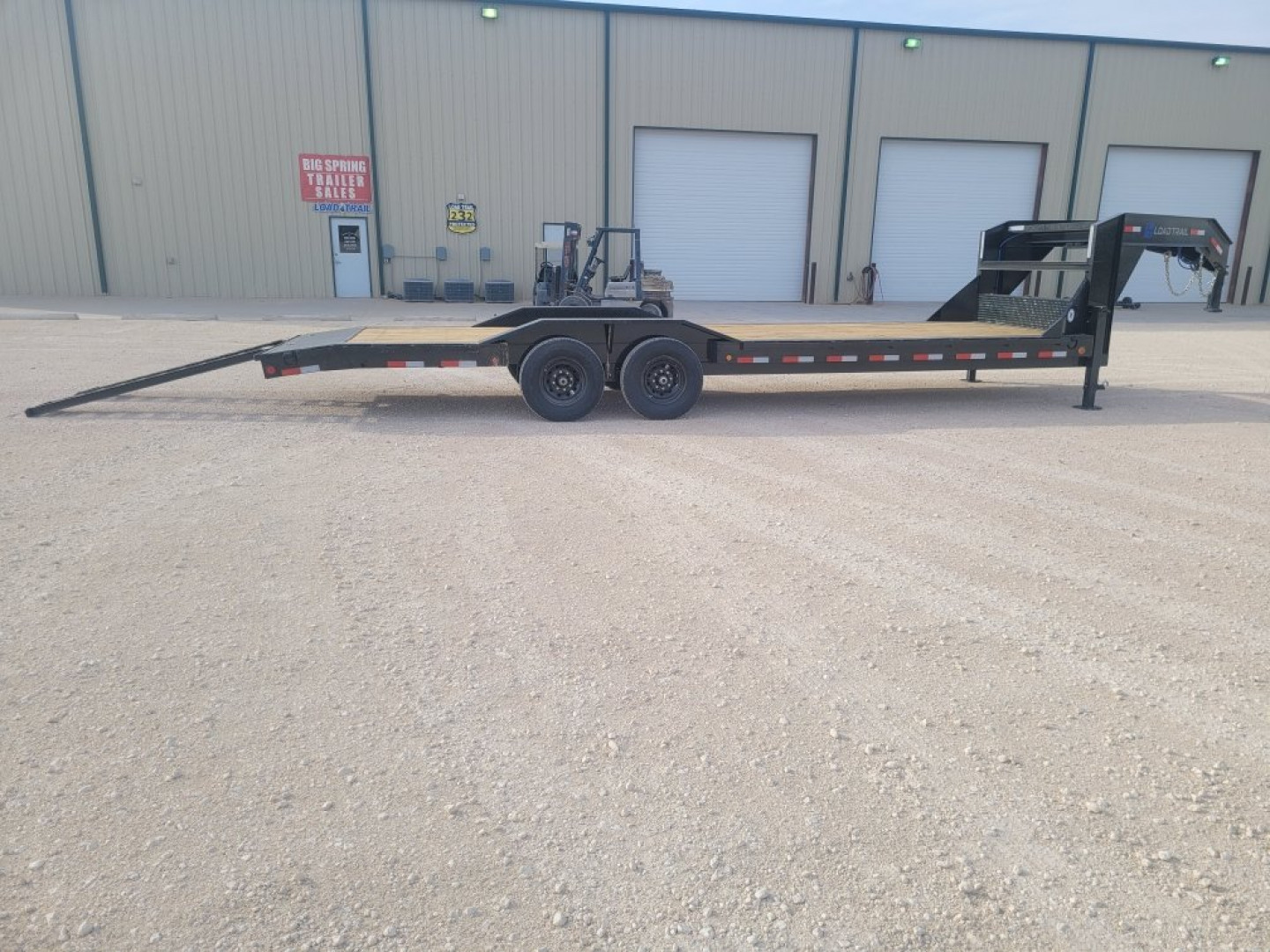 New 2025 Load Trail 26' 14K Gooseneck Car Hauler