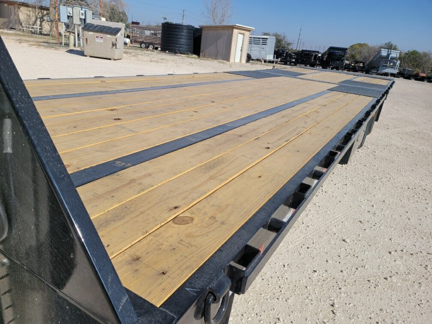 New 2025 Load Trail 32' 25900 GVW EOH Brakes Gooseneck w/ Hydraulic Dovetail and Jacks