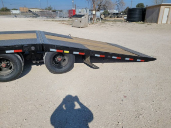New 2025 Load Trail 32' 25900 GVW EOH Brakes Gooseneck w/ Hydraulic Dovetail and Jacks