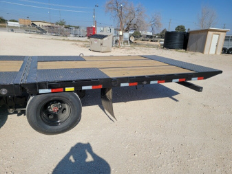 New 2025 Load Trail 32' 25900 GVW EOH Brakes Gooseneck w/ Hydraulic Dovetail and Jacks