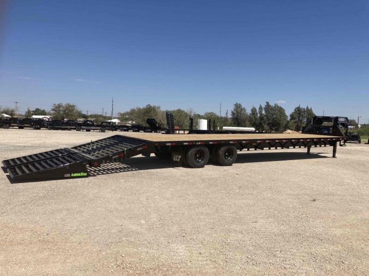 New 2024 LOAD TRAIL 40' 25,900 GVW AIR RIDE GOOSENECK W/ LIFT AXLE