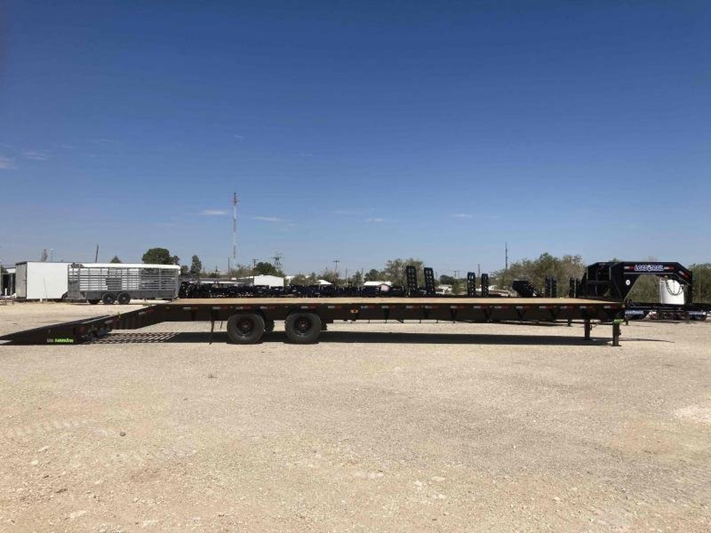 New 2024 LOAD TRAIL 40' 25,900 GVW AIR RIDE GOOSENECK W/ LIFT AXLE