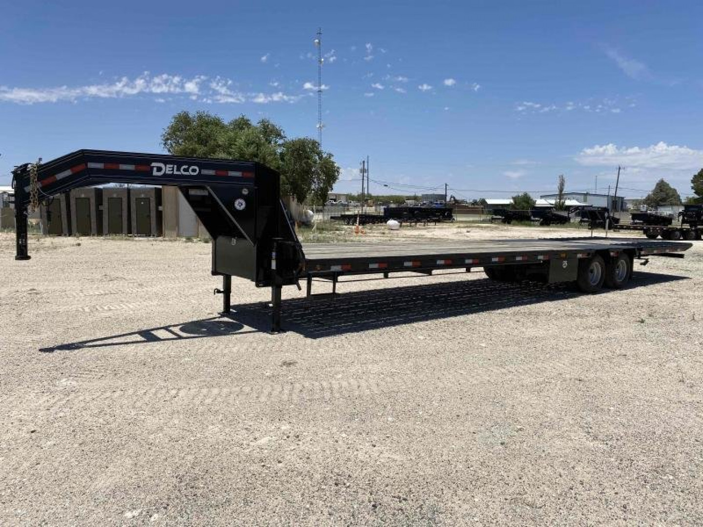 New 2023 Delco 36' 24K Gooseneck w/Hyd Dove Tail