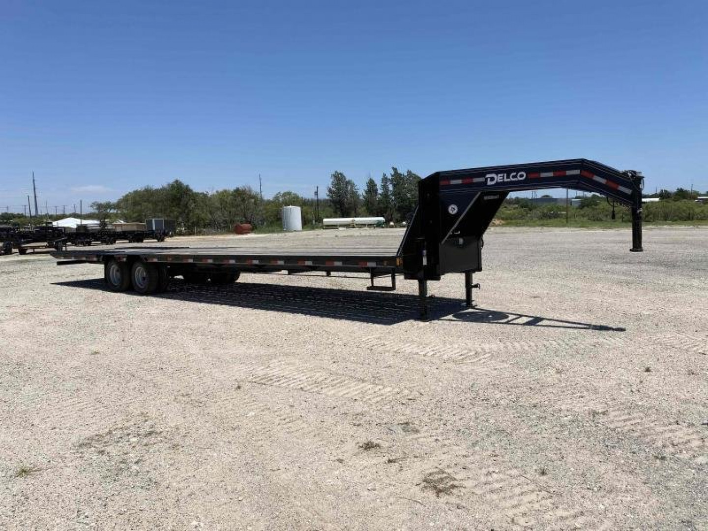 New 2023 Delco 36' 24K Gooseneck w/Hyd Dove Tail