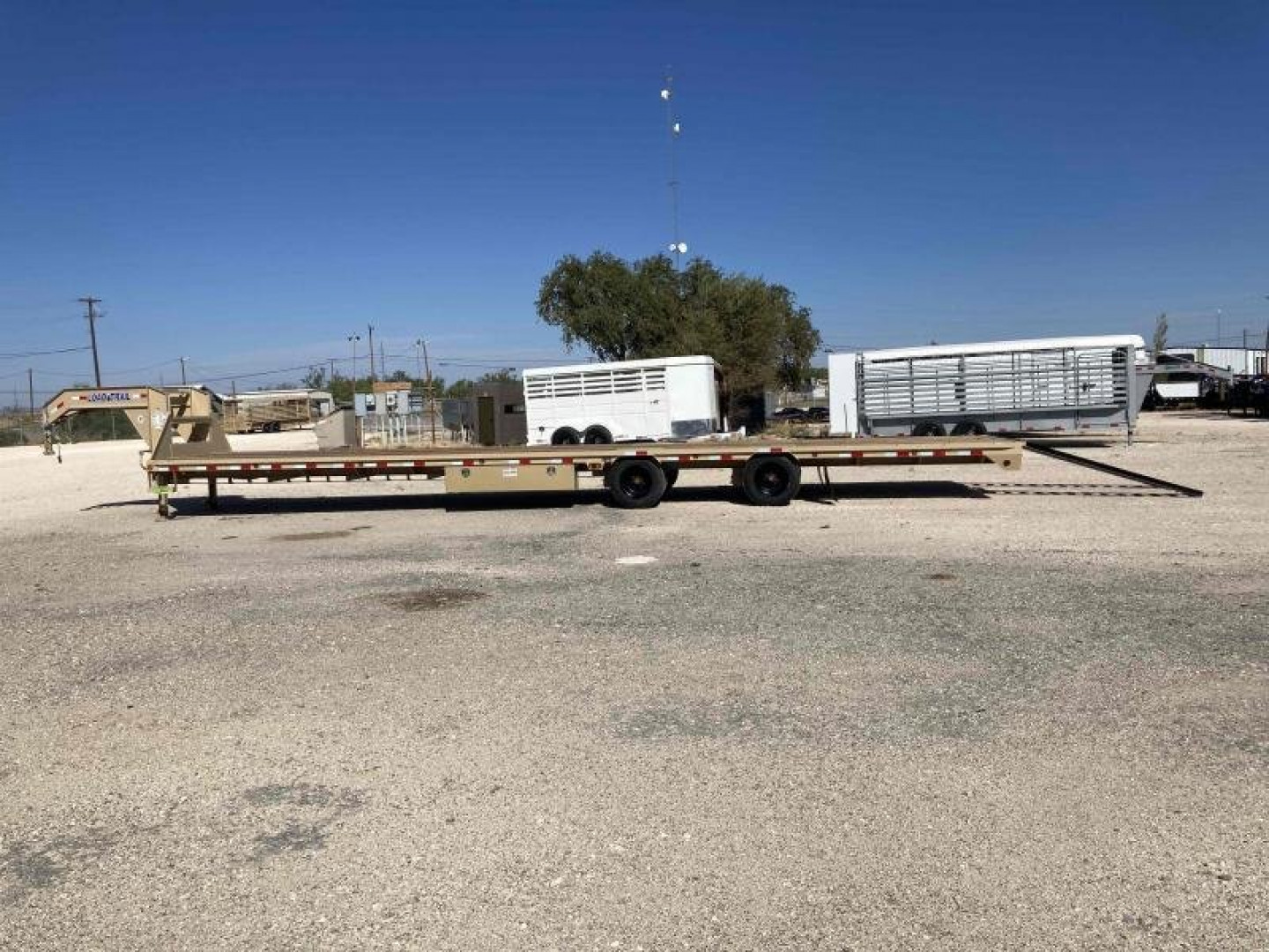 New 2024 Load Trail 40' 25,900 GVW Air Ride Spread Axle Gooseneck