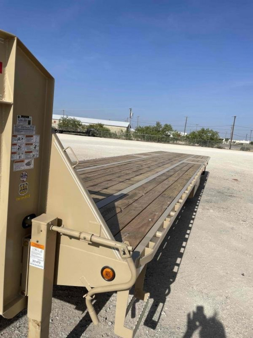 New 2024 Load Trail 40' 25,900 GVW Air Ride Spread Axle Gooseneck