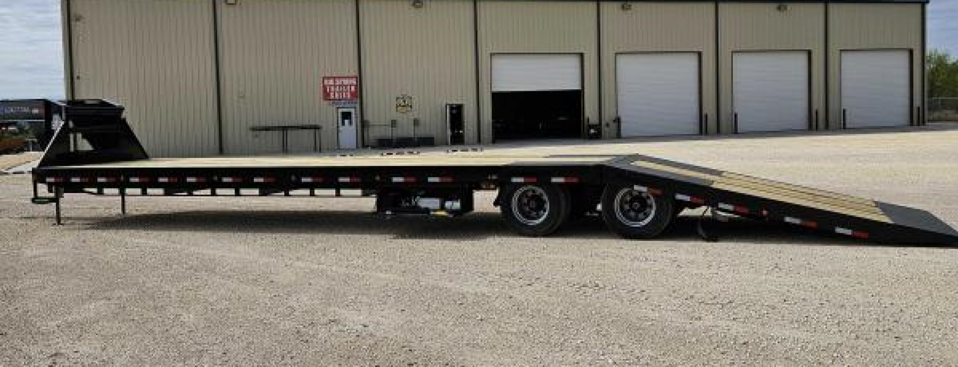 New 2024 Load Trail 40' 40K Hydraulic Dovetail w/ Hydraulic Jack