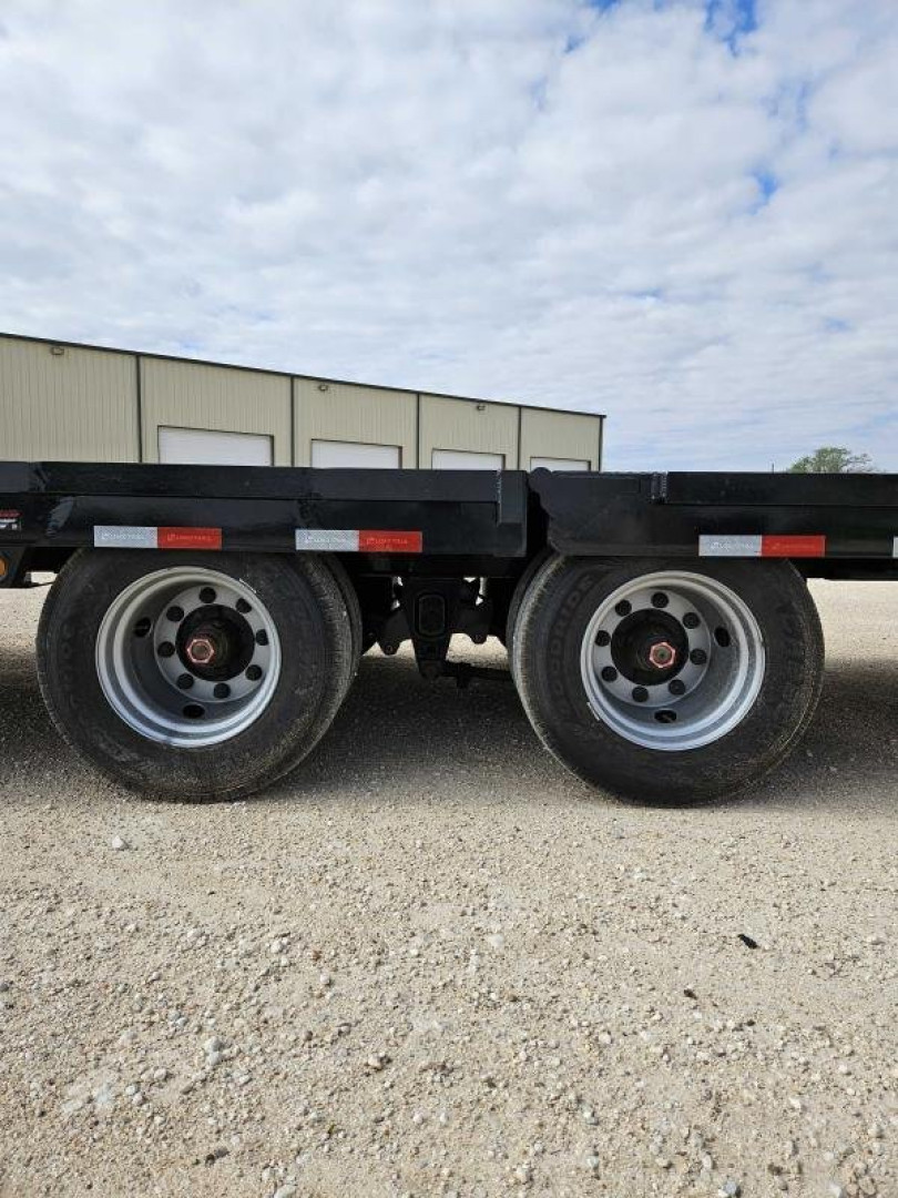 New 2024 Load Trail 40' 40K Hydraulic Dovetail w/ Hydraulic Jack