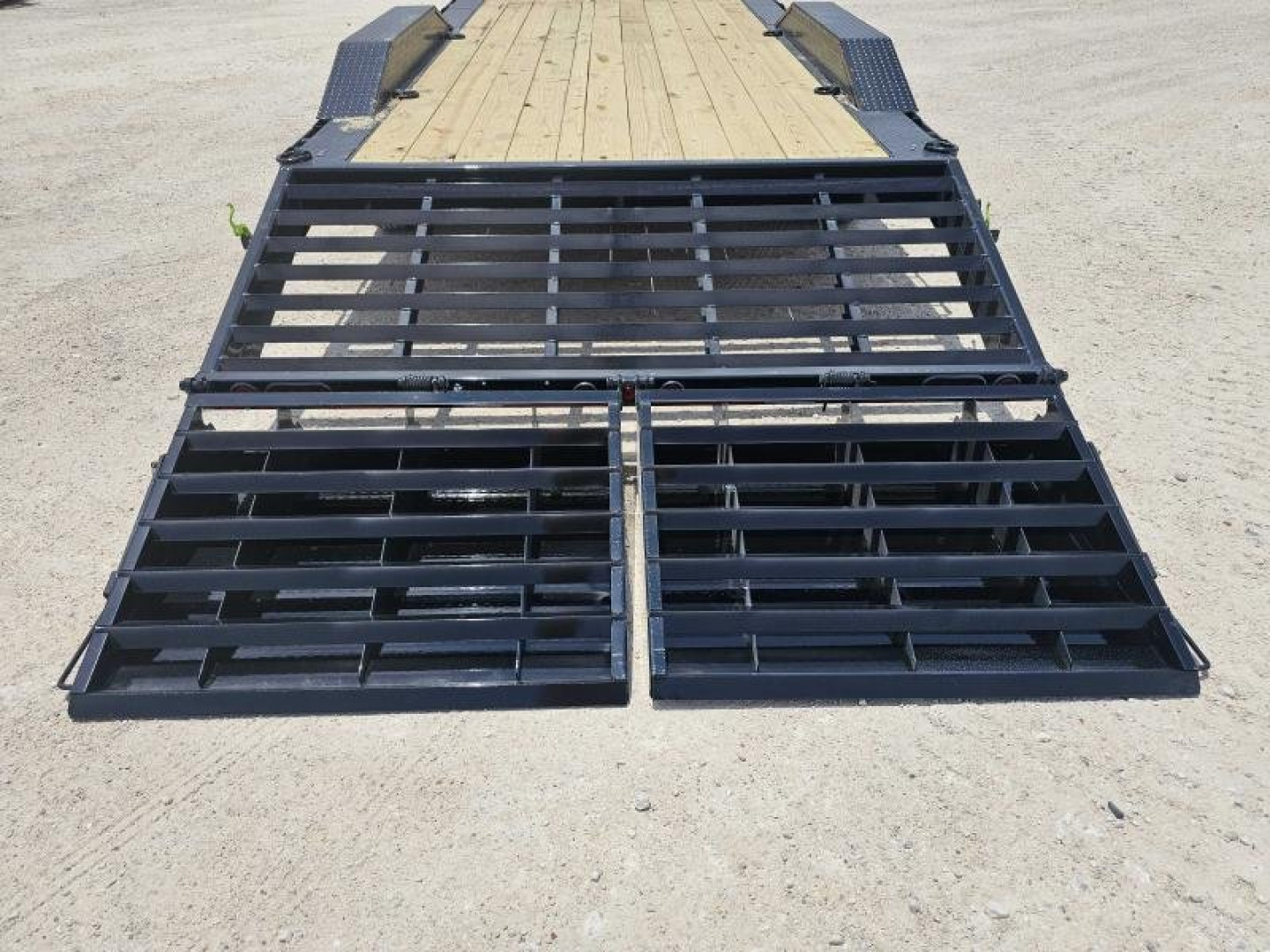 New 2024 Load Trail 102" X 26' 14K Gooseneck Lowboy w/ Max Ramps