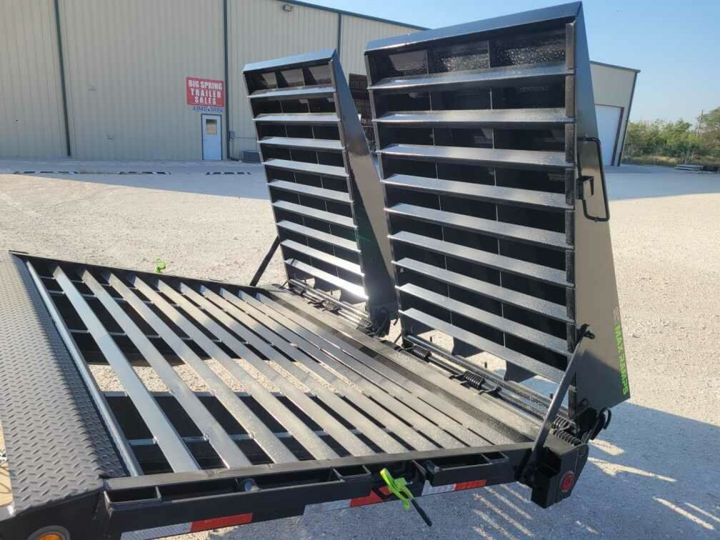 New 2024 Load Trail 40' 22K Gooseneck w/ 17.5 Tires and Max Ramps