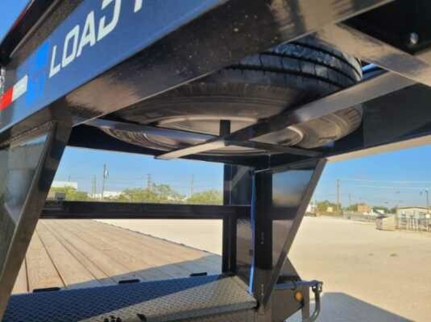 New 2024 Load Trail 40' 22K Gooseneck w/ 17.5 Tires and Max Ramps