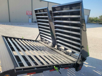 New 2024 Load Trail 40' 22K Gooseneck w/ 17.5 Tires and Max Ramps