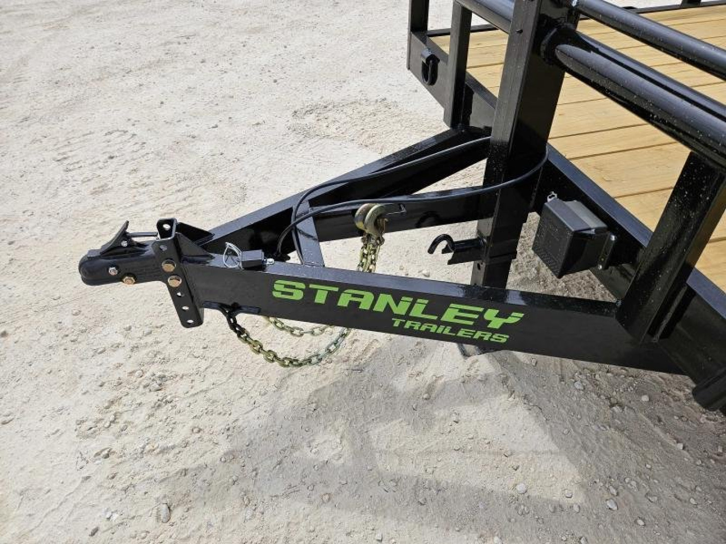 New 2024 Stanley 20' 14K Pipe Top Utility