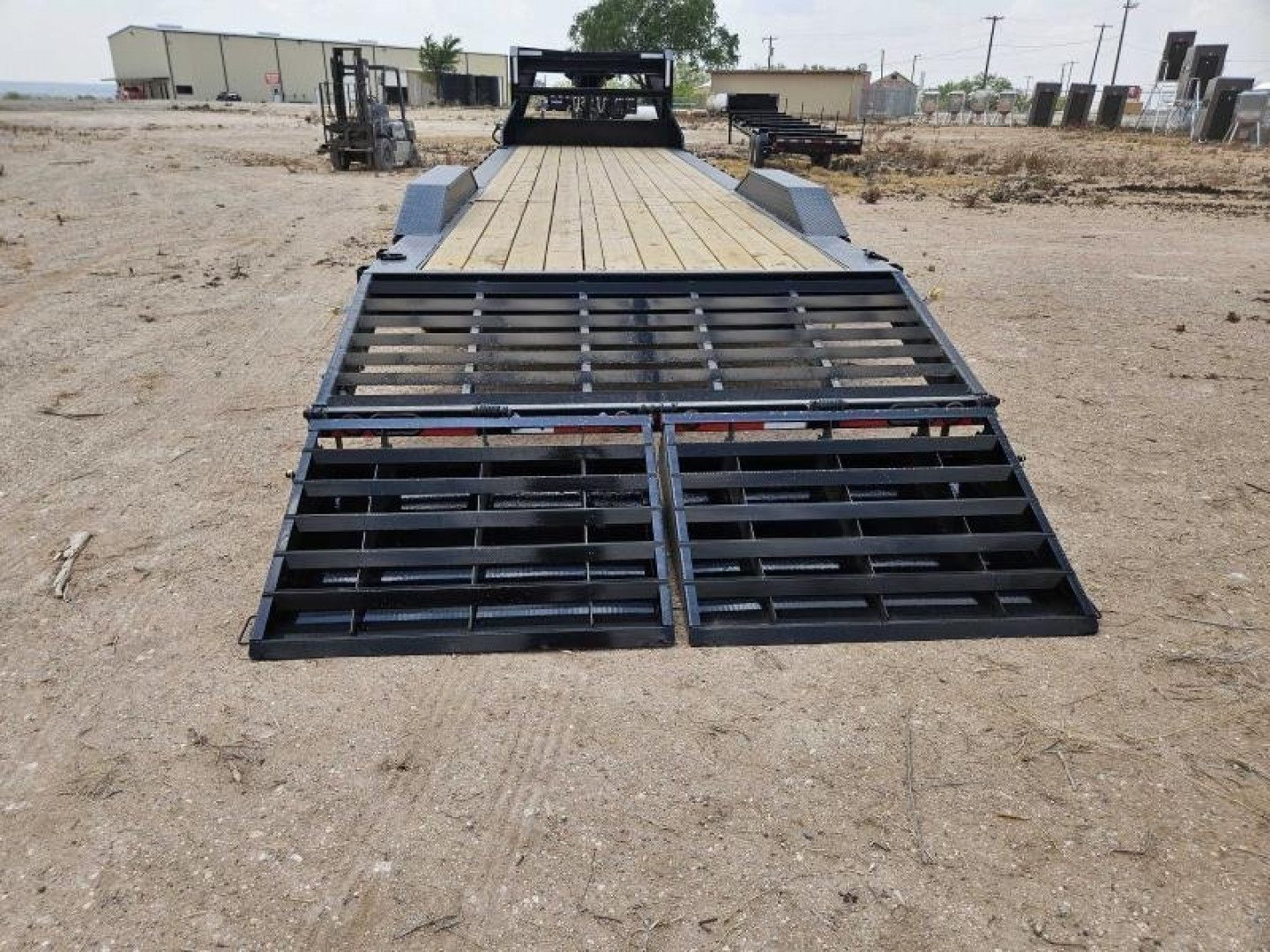 New 2024 Load Trail 32' 14K Gooseneck Carhauler w/ Max Ramps