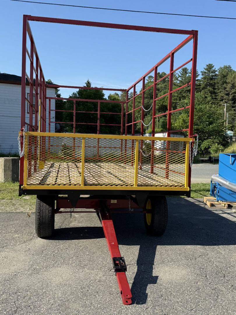 New 2025 Farmco HAY WAGON 818