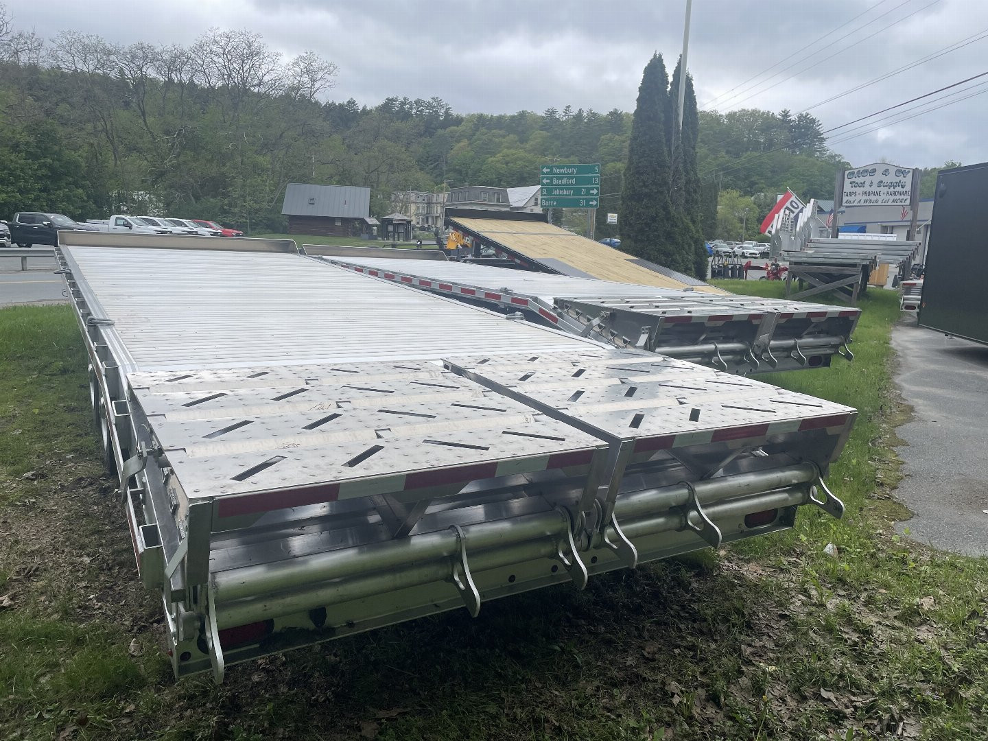 New 2025 EBY Trailers DO16 Deckover Trailer