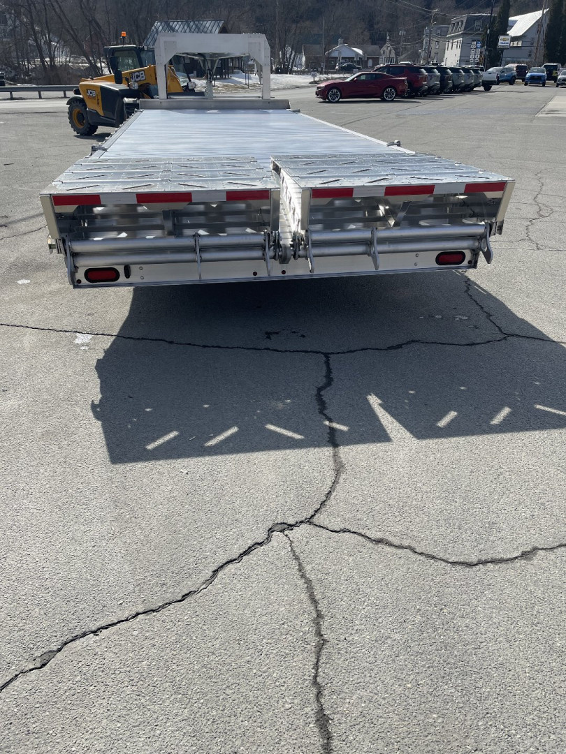 New 2025 EBY Trailers GN16 Deckover Trailer