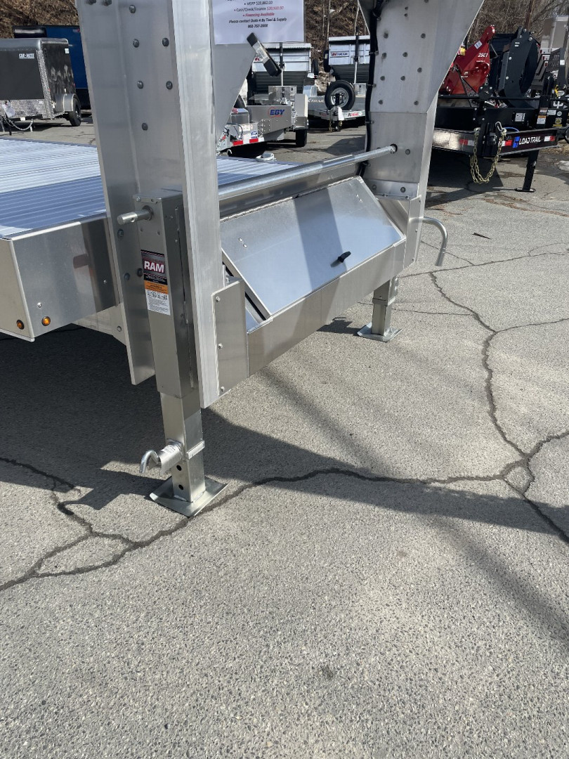 New 2025 EBY Trailers GN16 Deckover Trailer