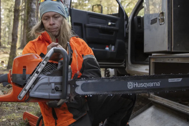 New 2024 Husqvarna 592 w/ 28 inch Bar Chainsaw