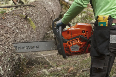 New 2024 Husqvarna 585 w/ 24 inch Bar Chainsaw