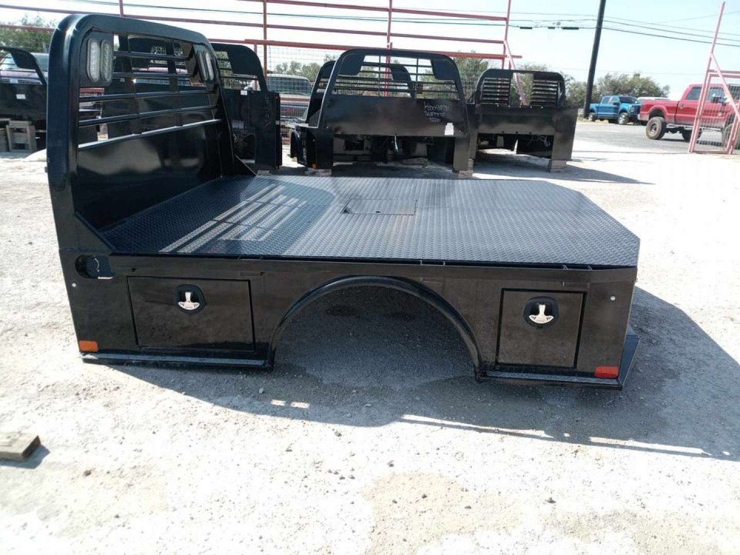 New CM TRUCKBED SK-02845842DLX