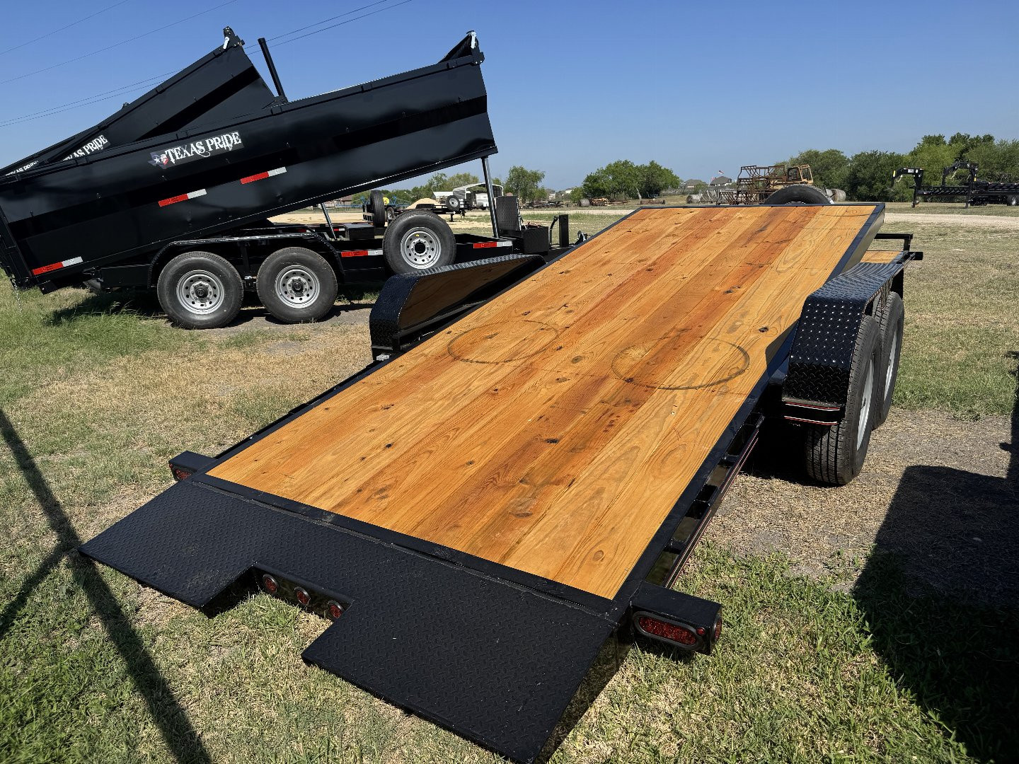 New 2025 Diamond T 8322SKP1406TD Tilt Trailer