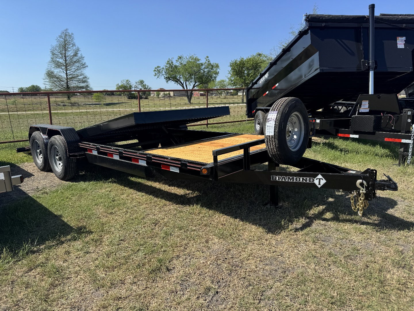 New 2025 Diamond T 8322SKP1406TD Tilt Trailer