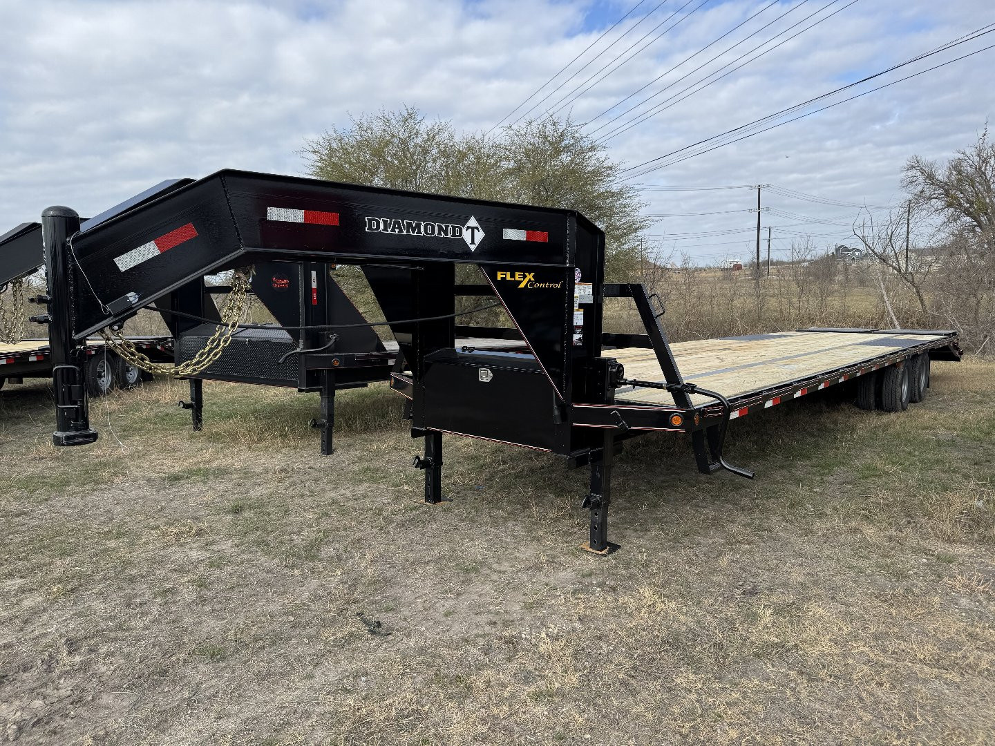 New 2025 Diamond T 10236DTF Deckover Trailer