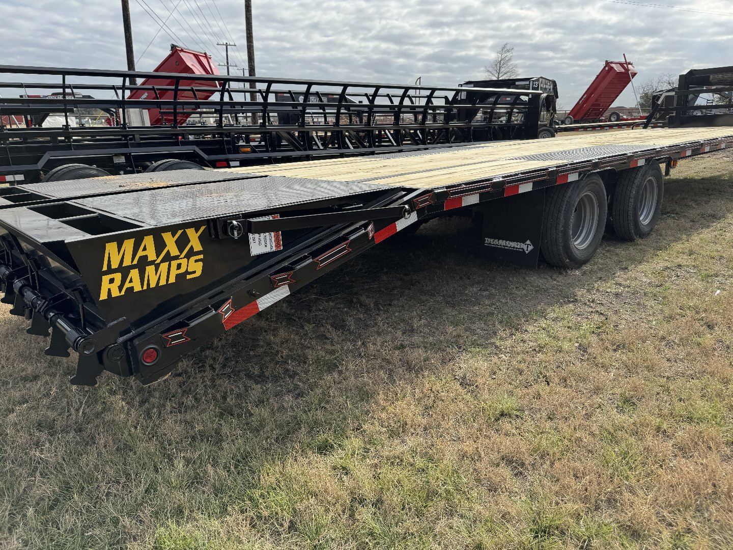New 2025 Diamond T 10236DTF Deckover Trailer