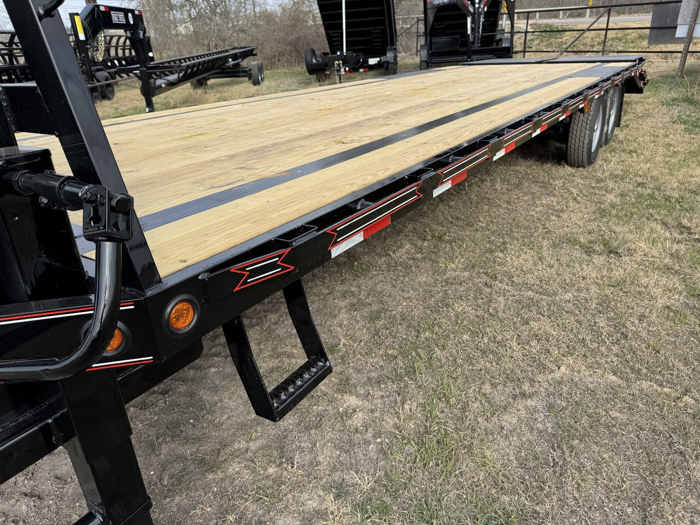 New 2025 Diamond T 10228SWF Deckover Trailer